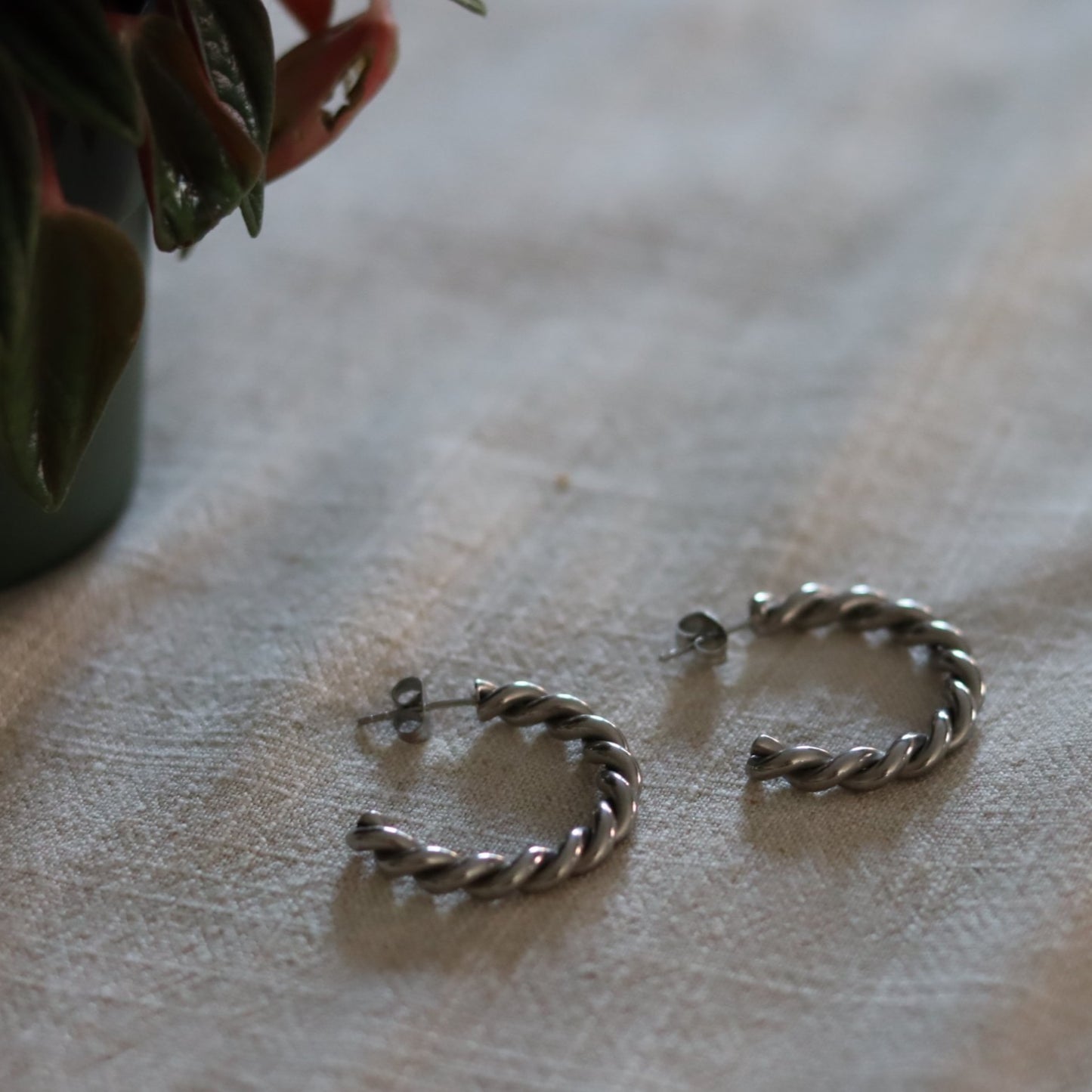 Bazou Oorring Halfopen Twisted ~ Goud / Zilver