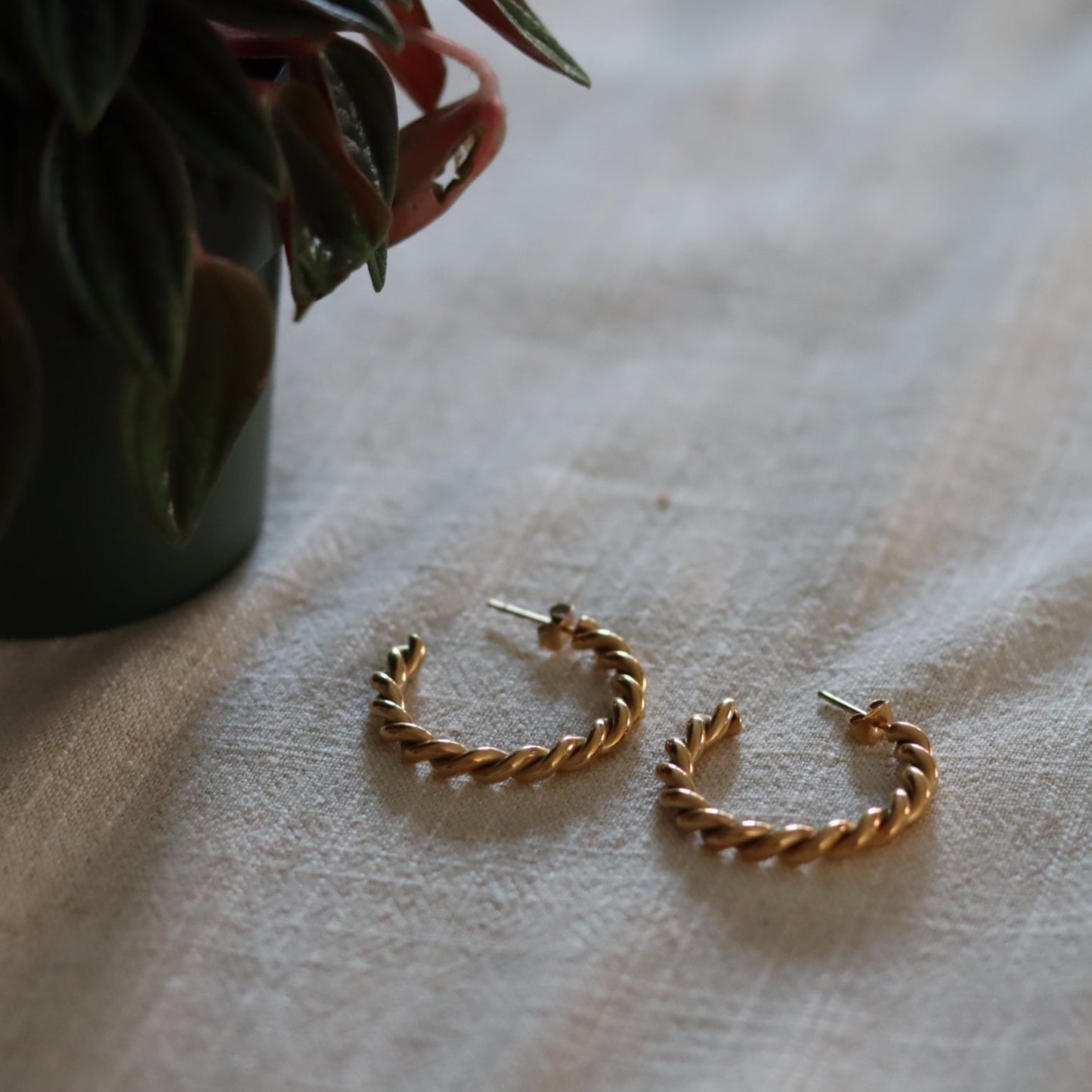 Bazou Oorring Halfopen Twisted ~ Goud / Zilver