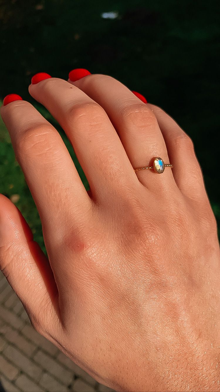 Ring I Maansteen roosgeslepen