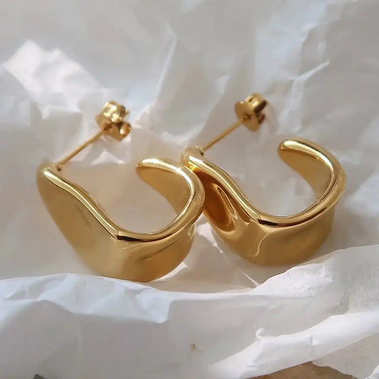 Statement Sculpted Wave Hoop