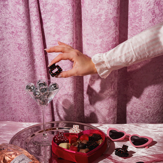 Haarknijper Mini Viv | Hartjes zwart/rood