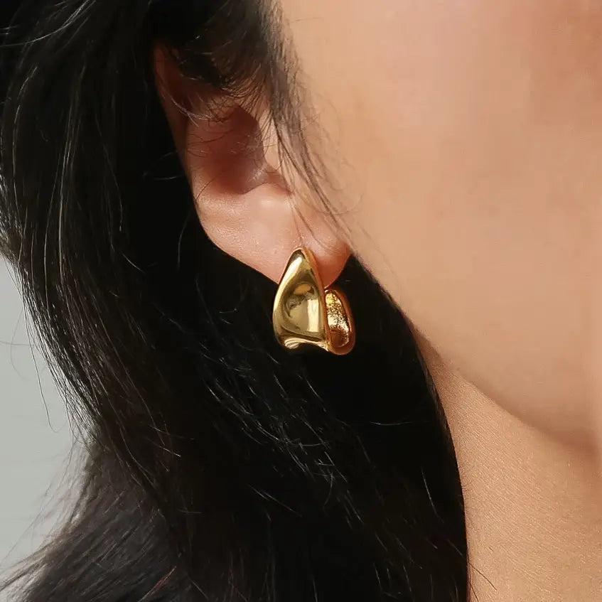 Statement Sculpted Wave Hoop